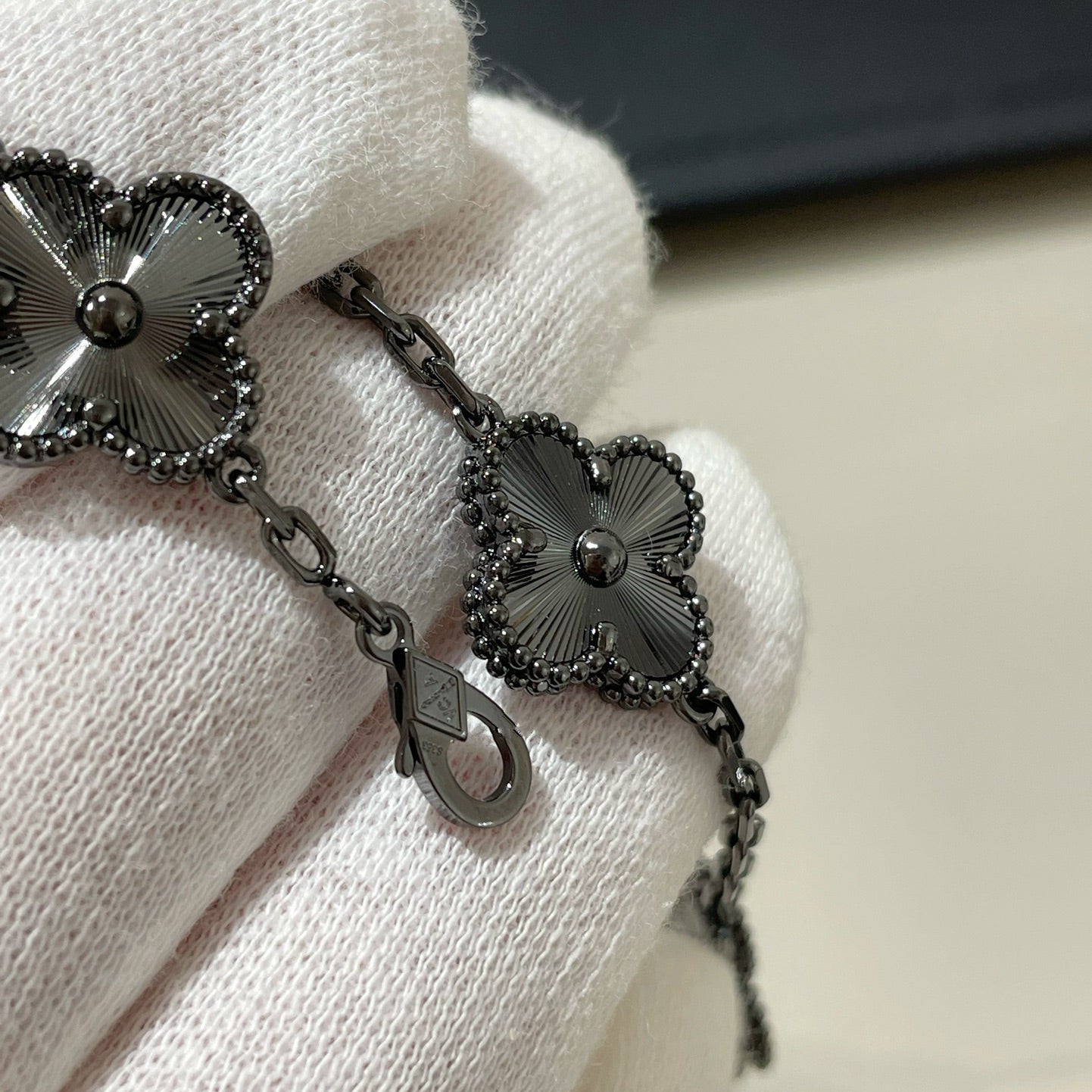 [Topon Jewelry]CLOVER 5 MOTIF BLACK BRACELET