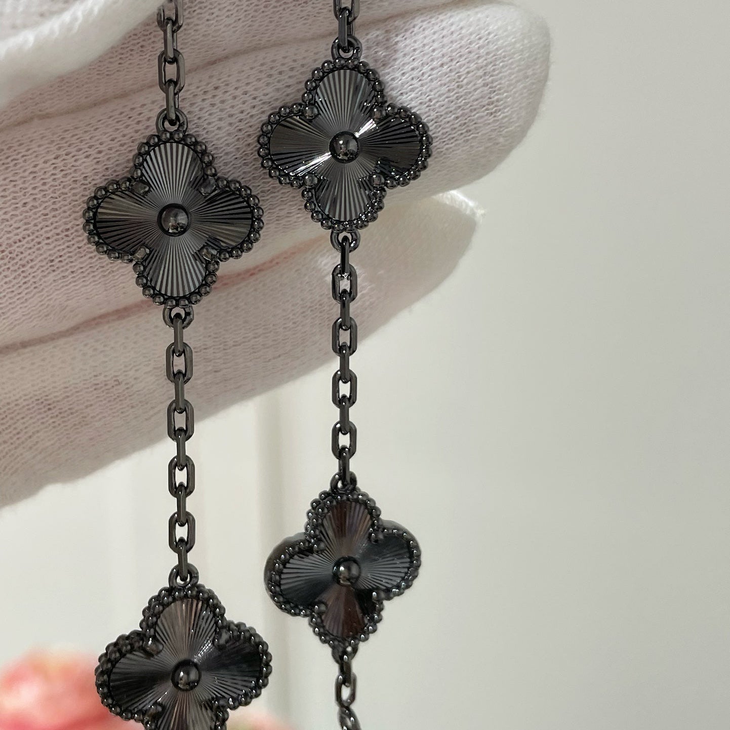 [Topon Jewelry]CLOVER 5 MOTIF BLACK BRACELET