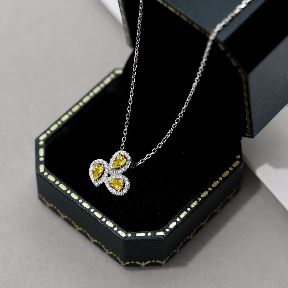 Elegant Flower Shape Pear Cut Necklace