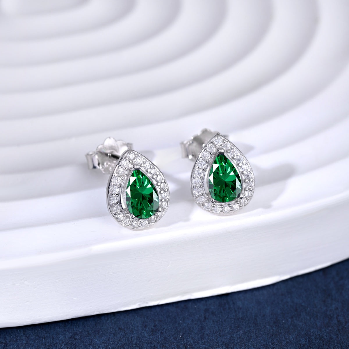 Luxurious Water Drop Shape Earrings