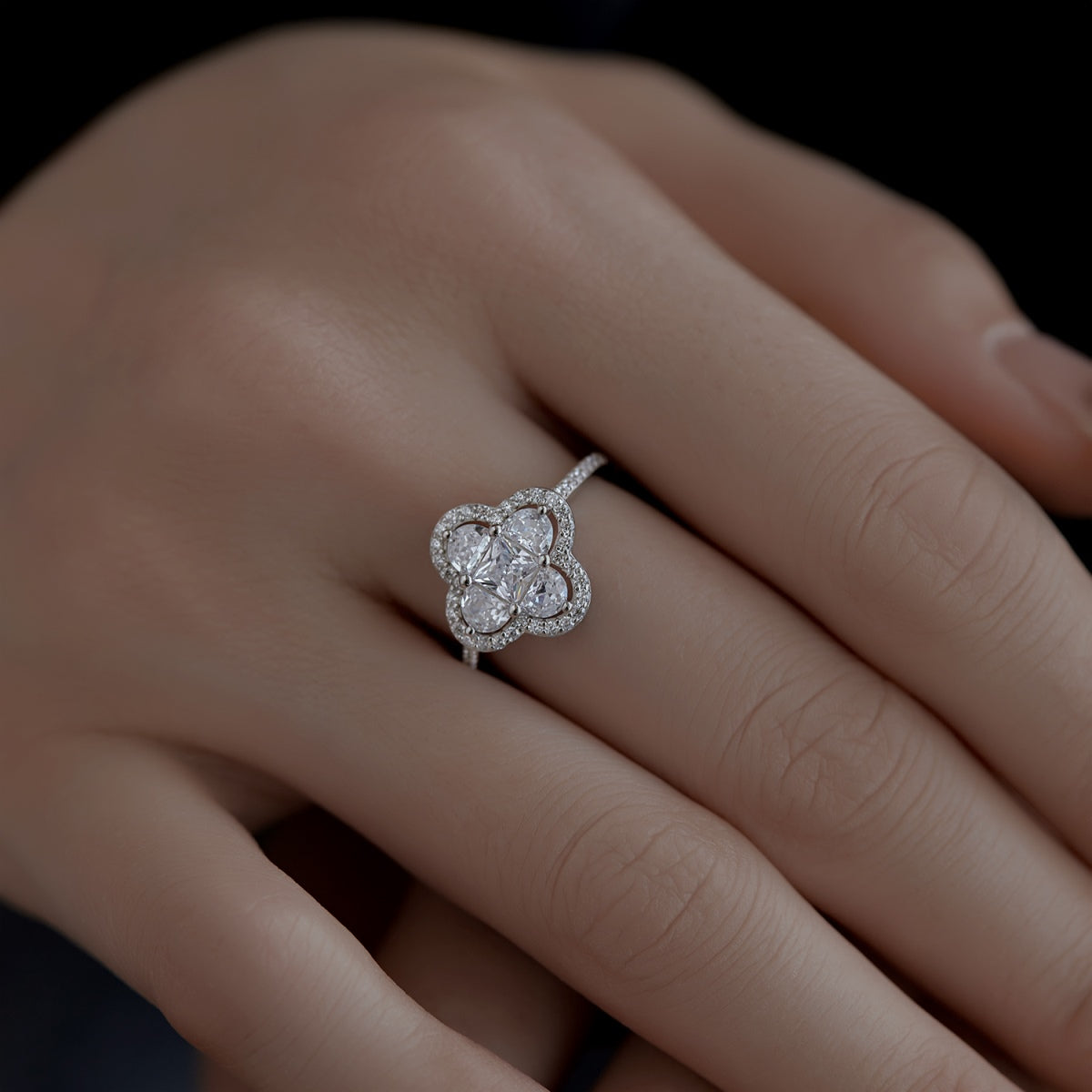 Luxurious Eternity Flower Shape Banquet Ring