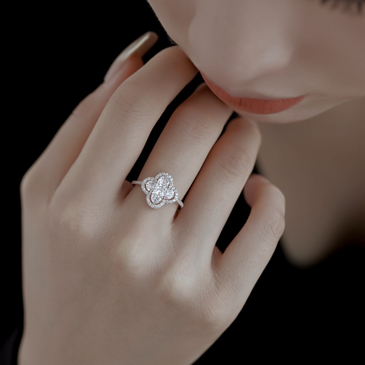 Luxurious Eternity Flower Shape Banquet Ring