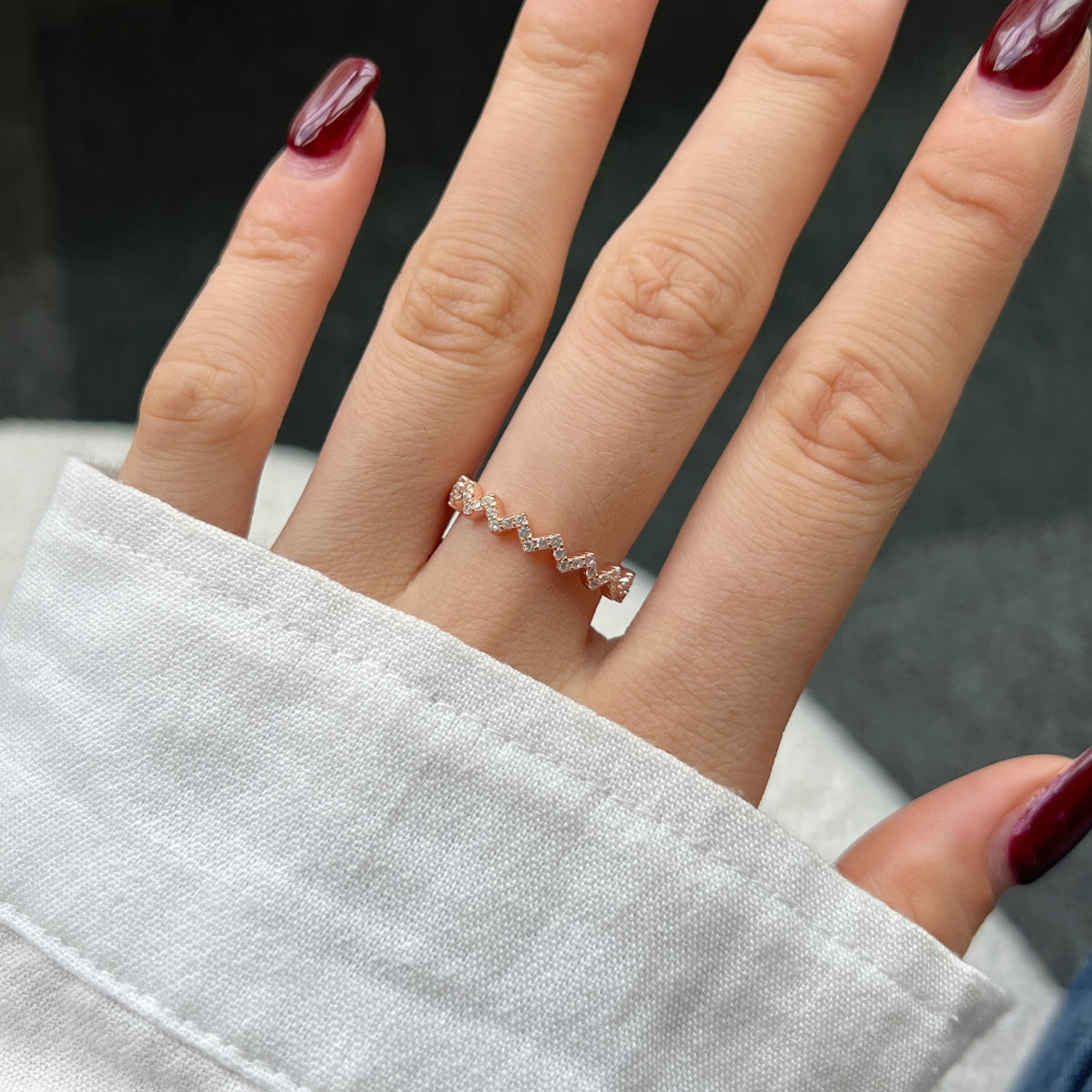 Delicate Enchanting Wave Shape Daily Ring