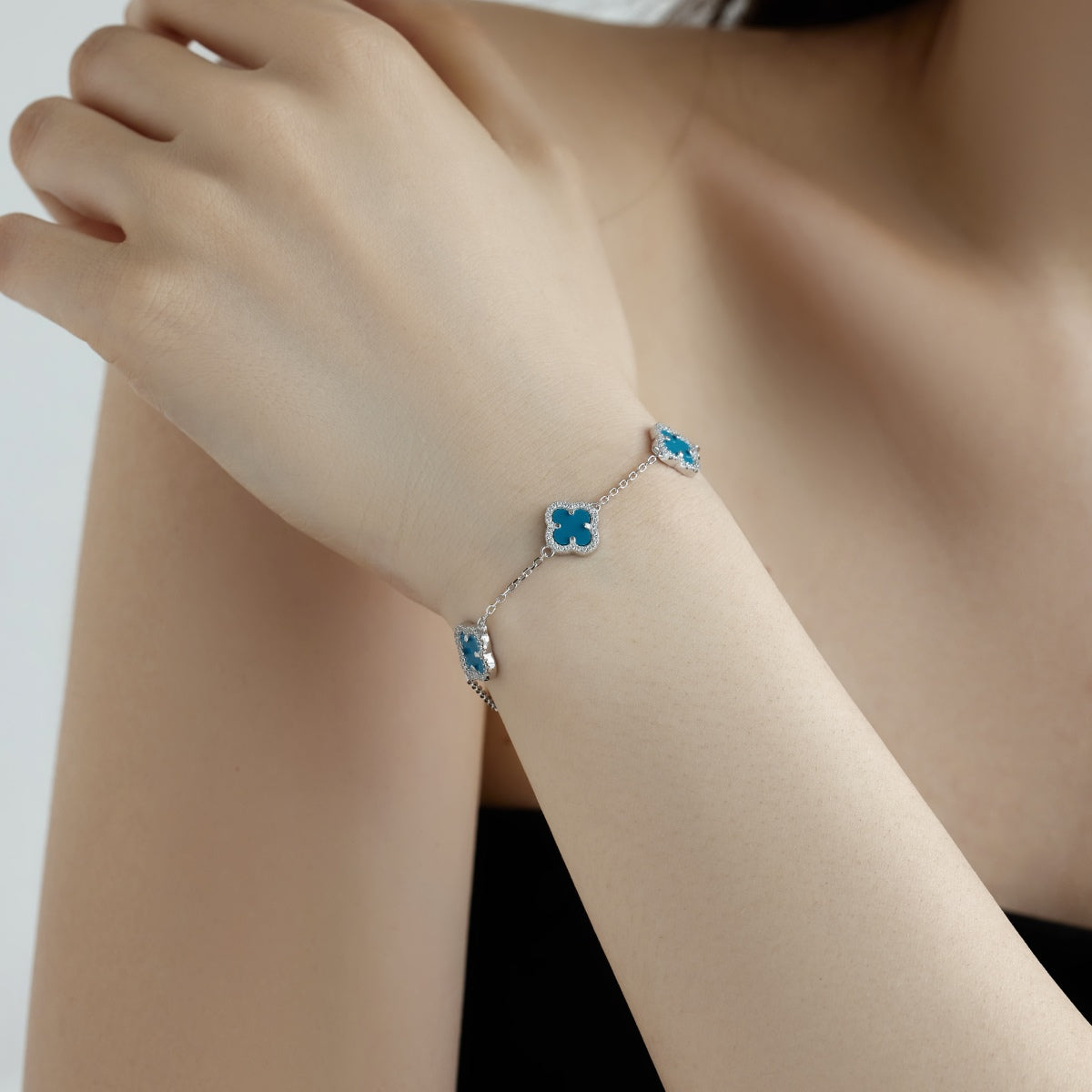 Four-Leaf Clover Exquisite Bracelet