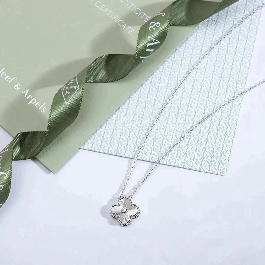 [Topon Jewelry]CLOVER  15MM DIAMOND LASER NECKLACE SILVER