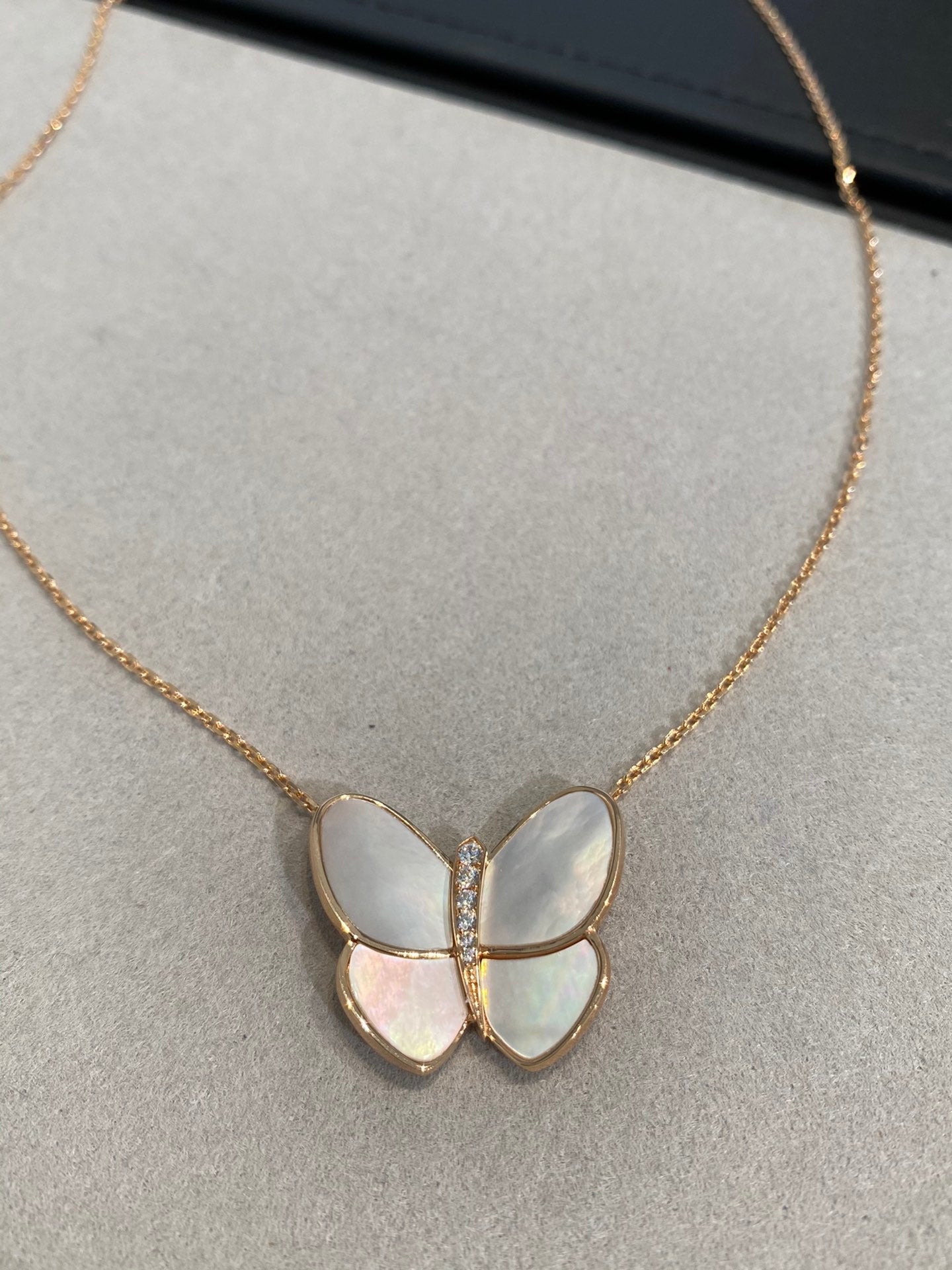 [Topon Jewelry]BUTTERFLY GOLD MOP DIAMOND NECKLACE