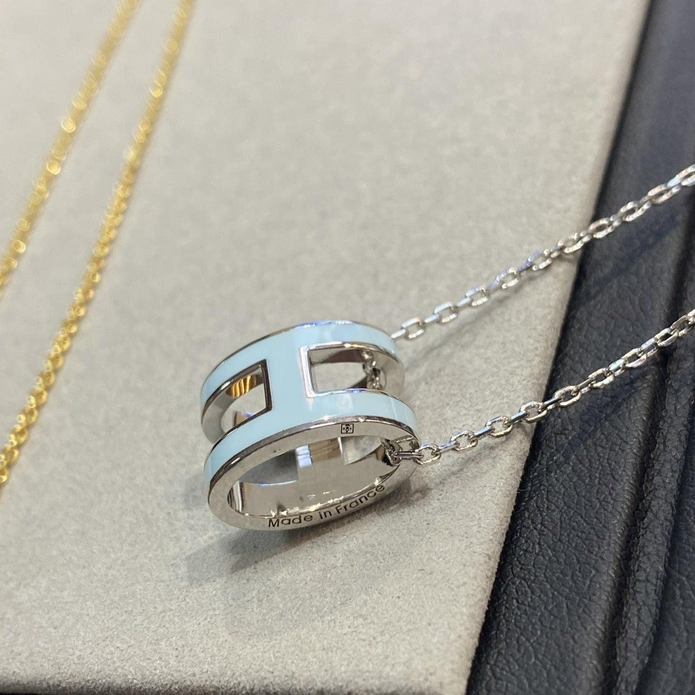 [Topon Jewelry]POP H LIGHT BLUE NECKLACE