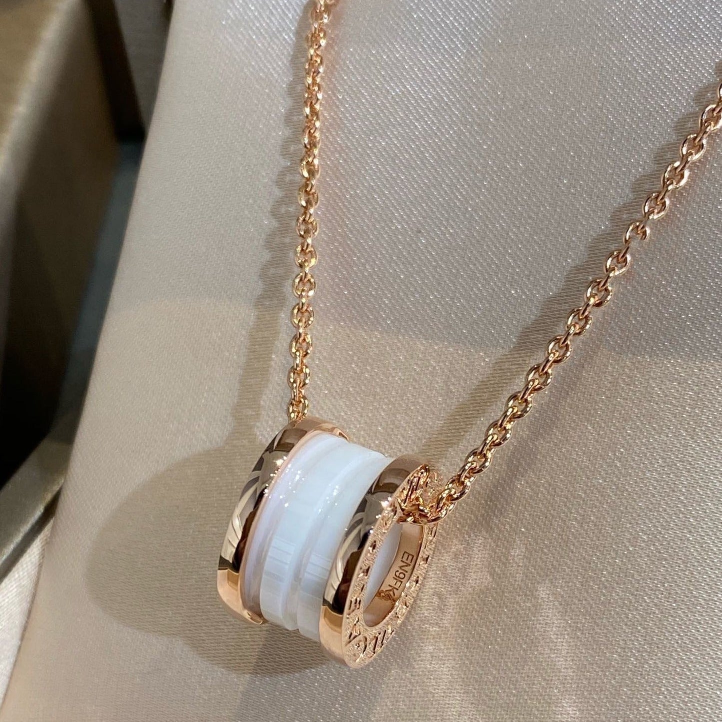 [Topon Jewelry]ZERO 1 WHITE CERAMIC PINK GOLD NECKLACE