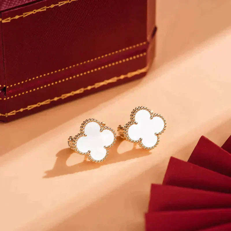 [Topon Jewelry]CLOVER MEDIUM 1 MOTIFS  WHITE MOP STUD EARRINGS