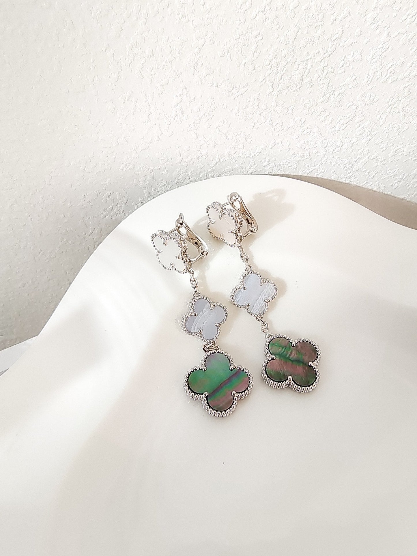 [Topon Jewelry]CLOVER 3 MOTIFS CHALCEDONY DARK MOP SILVER EARRINGS