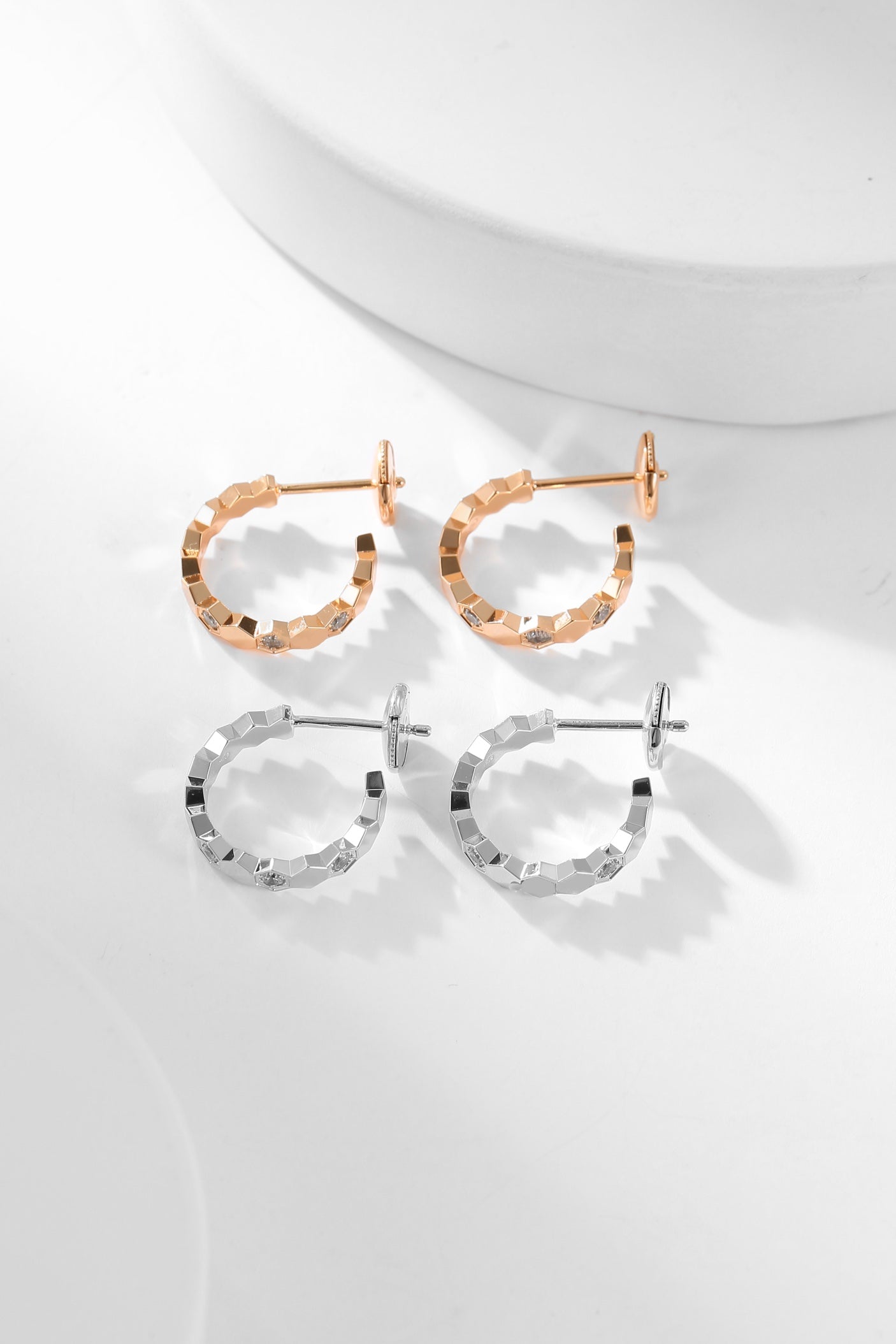 [Topon Jewelry]BEE LOVE DIAMOND HOOP EARRINGS