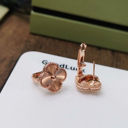 [Topon Jewelry]CLOVER MEDIUM STUD EARRINGS