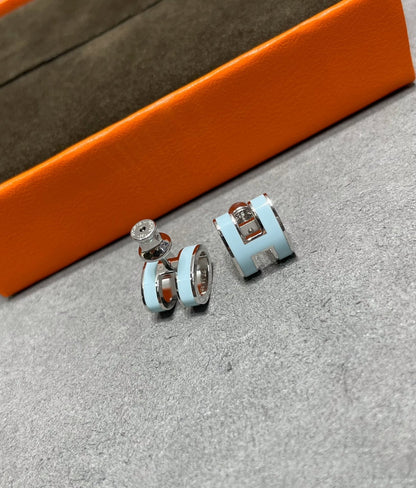 [Topon Jewelry]POP H SKY BLUE STUD EARRINGS