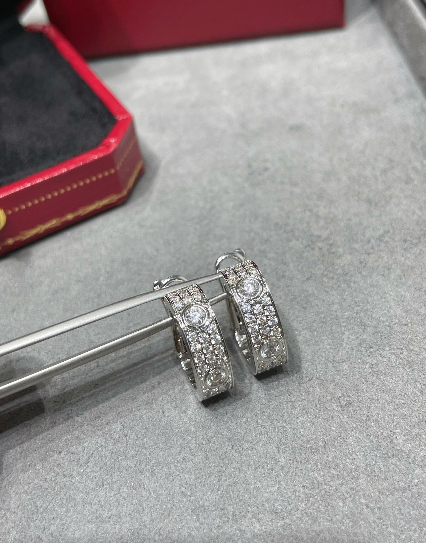 [Topon Jewelry]LOVE 5.5MM DIAMOND PAVED EARRINGS