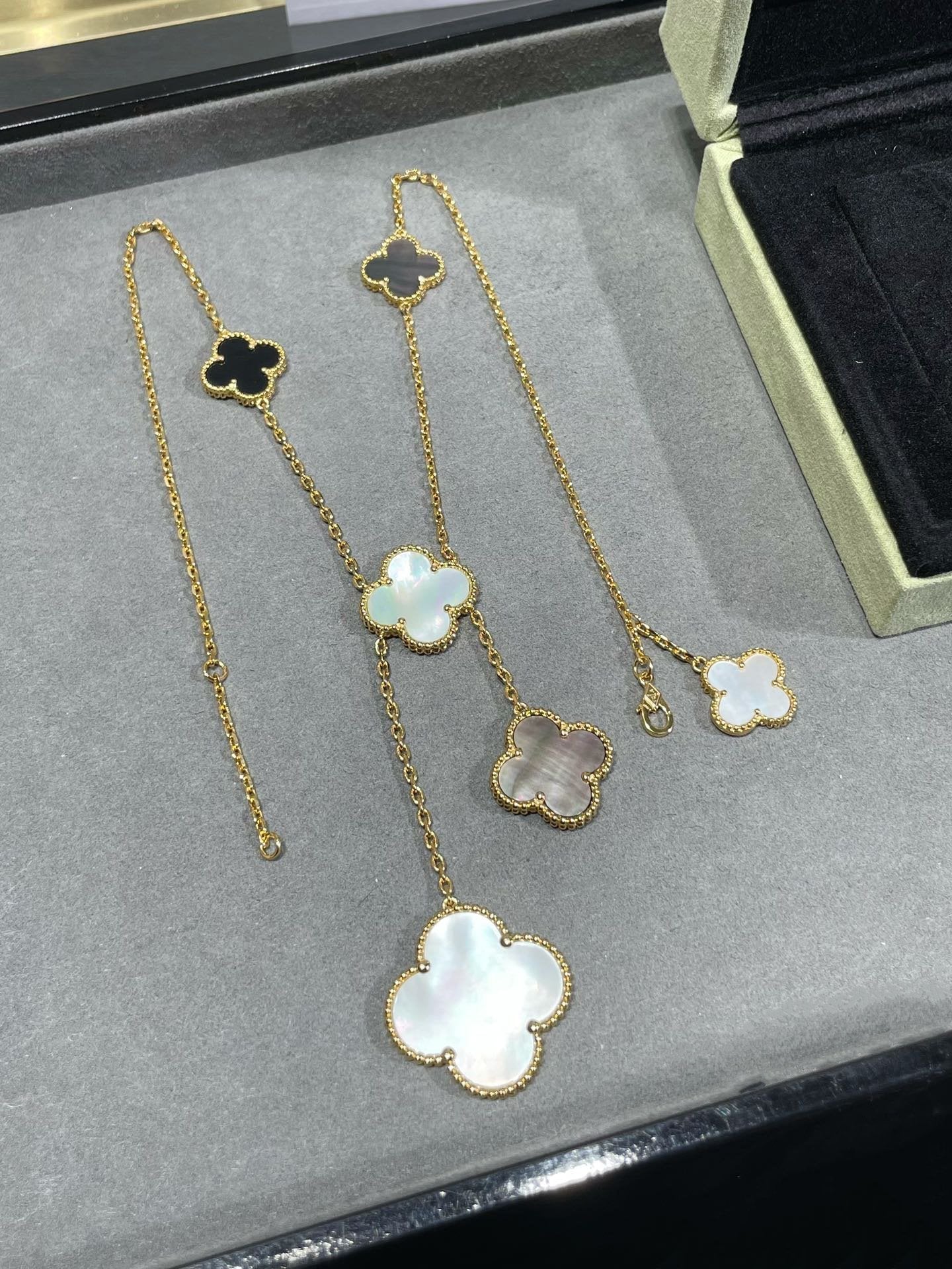 [Topon Jewelry]CLOVER 6 MOTIF MOP ONYX GOLD NECKLACE