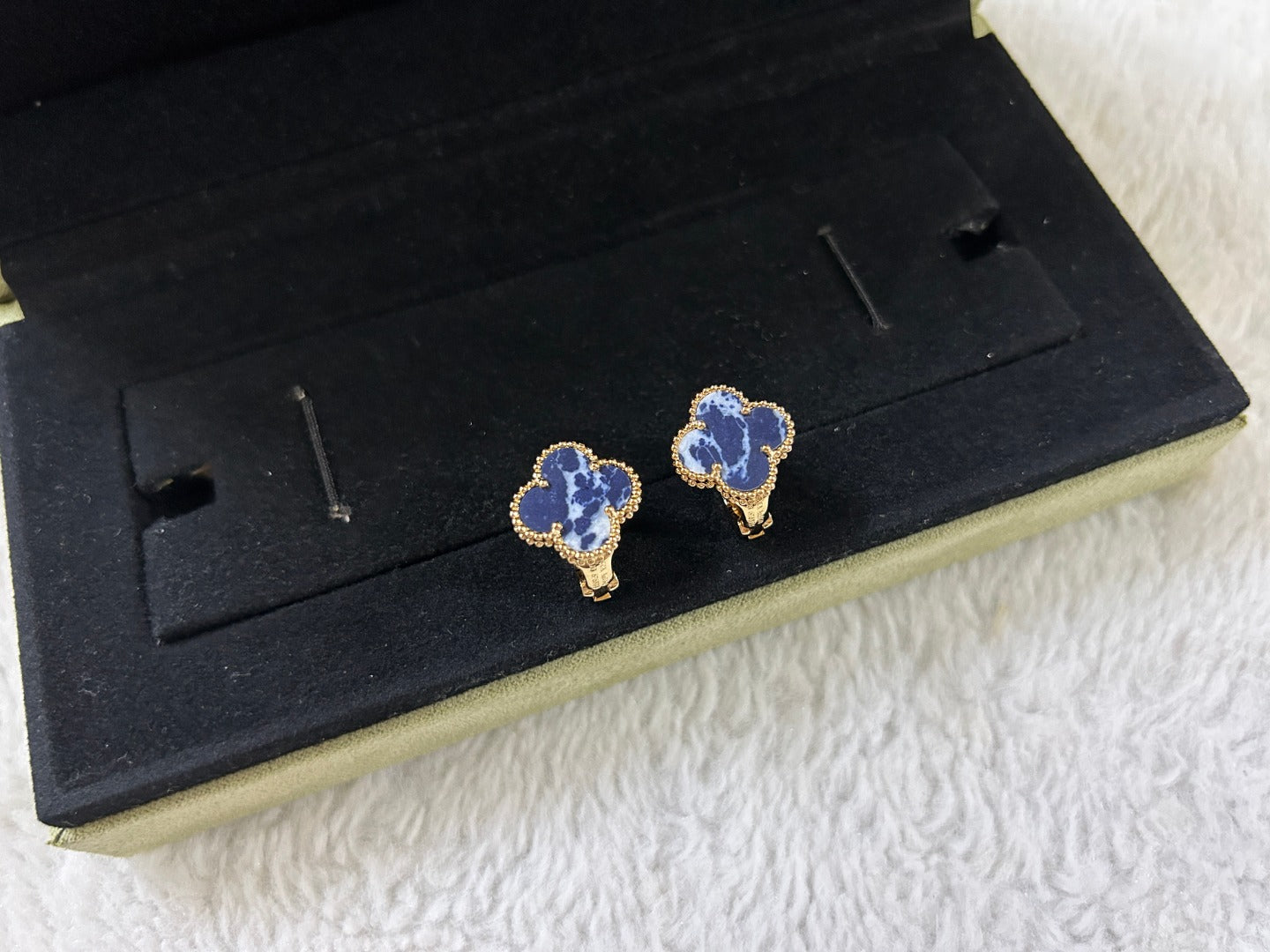 [Topon Jewelry]CLOVER PIETERSITE MEDIUM STUD EARRINGS