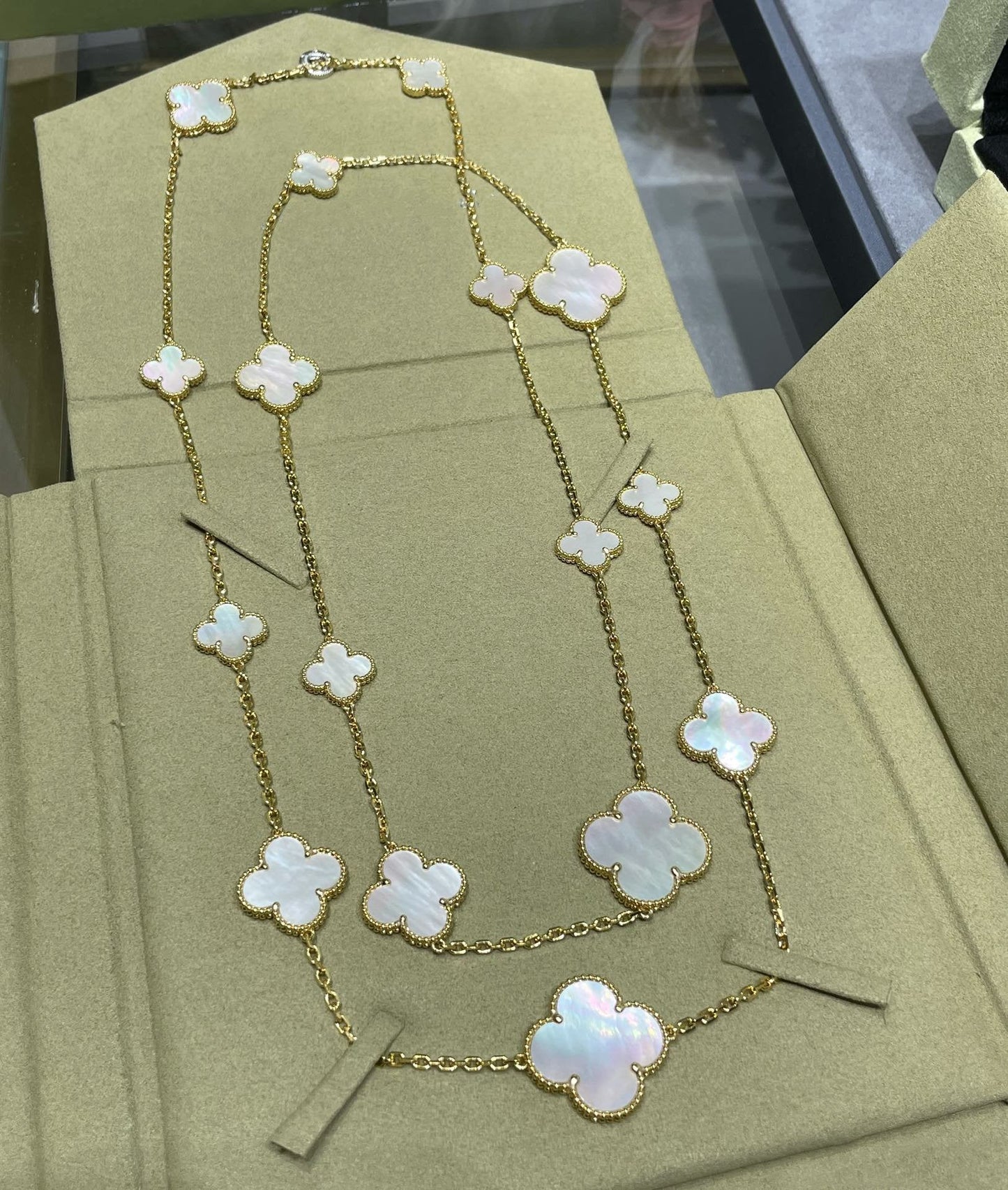 [Topon Jewelry]CLOVER 16 MOTIF WHITE MOP GOLD NECKLACE