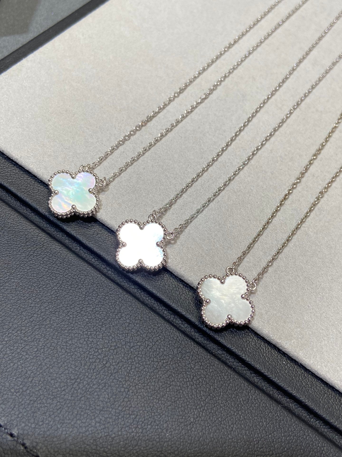 [Topon Jewelry]CLOVER MEDIUM SILVER WHITE MOP NECKLACE