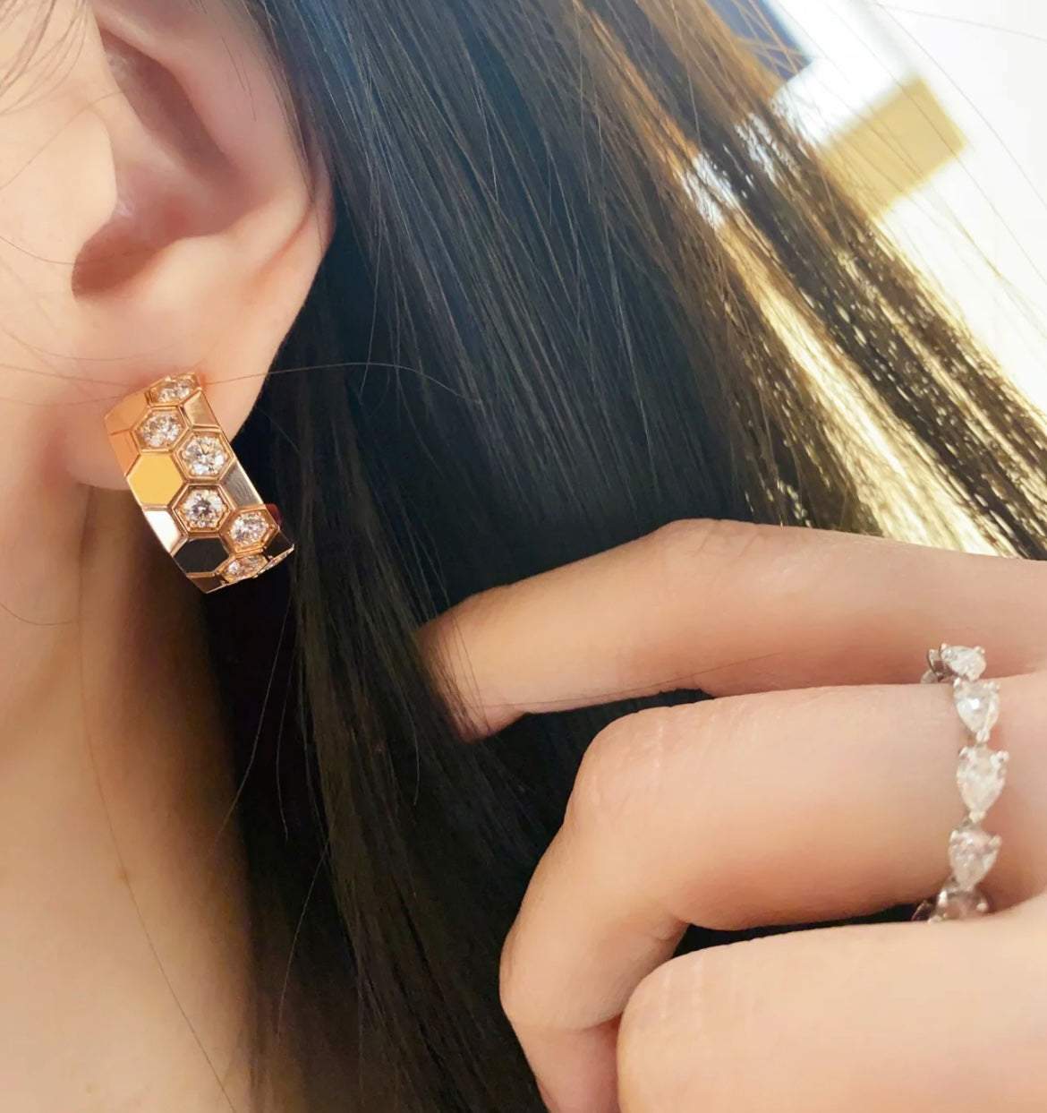 [Topon Jewelry]BEE LOVE DIAMOND HOOP EARRINGS