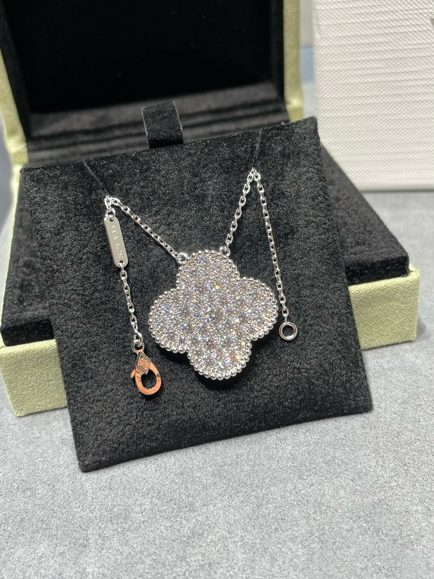 [Topon Jewelry]CLOVER 25MM LARGE PENDANT DIAMOND PAVED SILVER NECKLACE