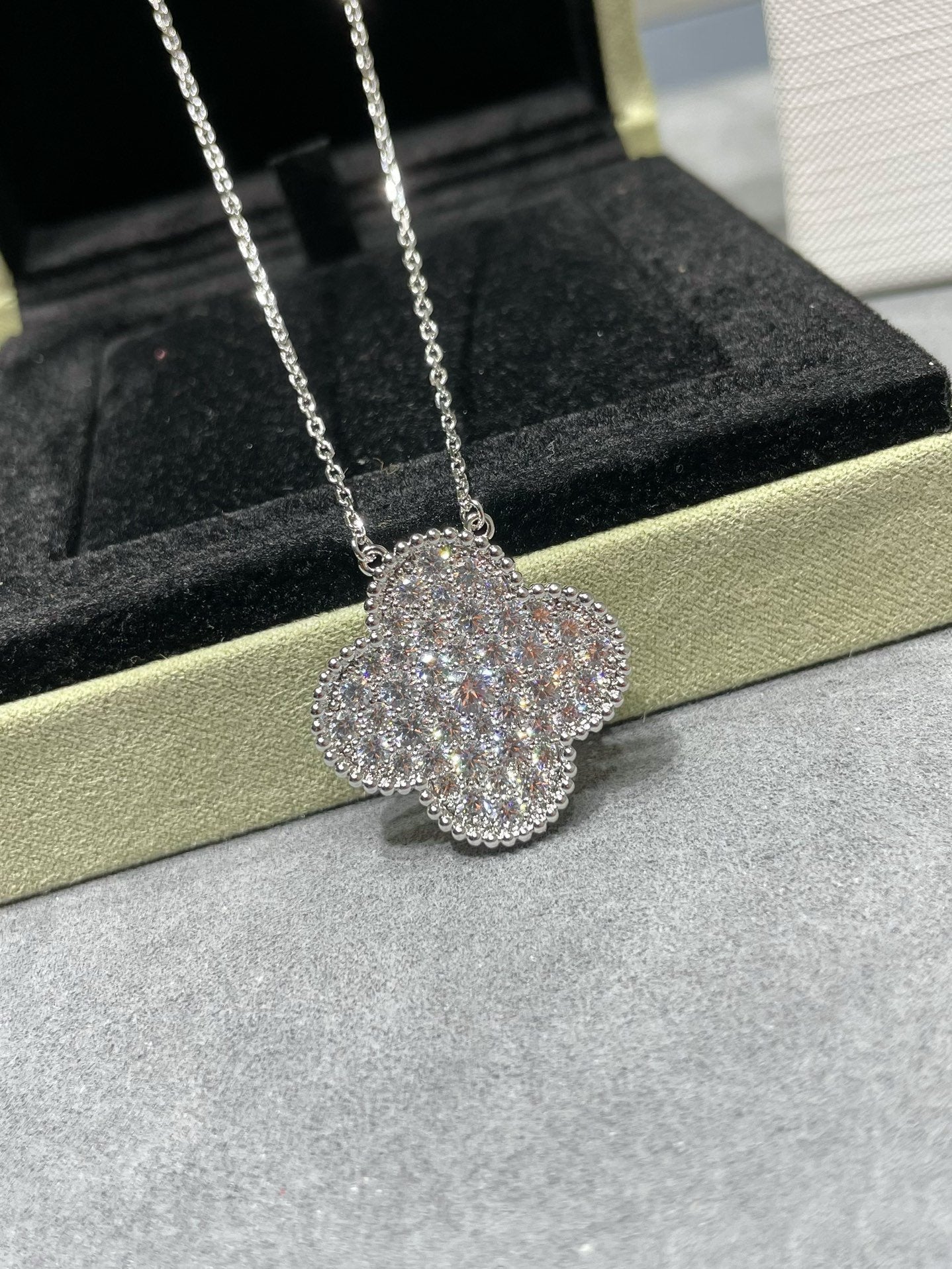 [Topon Jewelry]CLOVER 25MM LARGE PENDANT DIAMOND PAVED SILVER NECKLACE