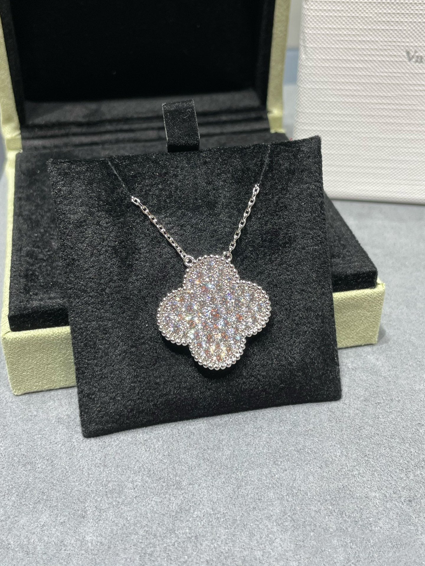 [Topon Jewelry]CLOVER 25MM LARGE PENDANT DIAMOND PAVED SILVER NECKLACE