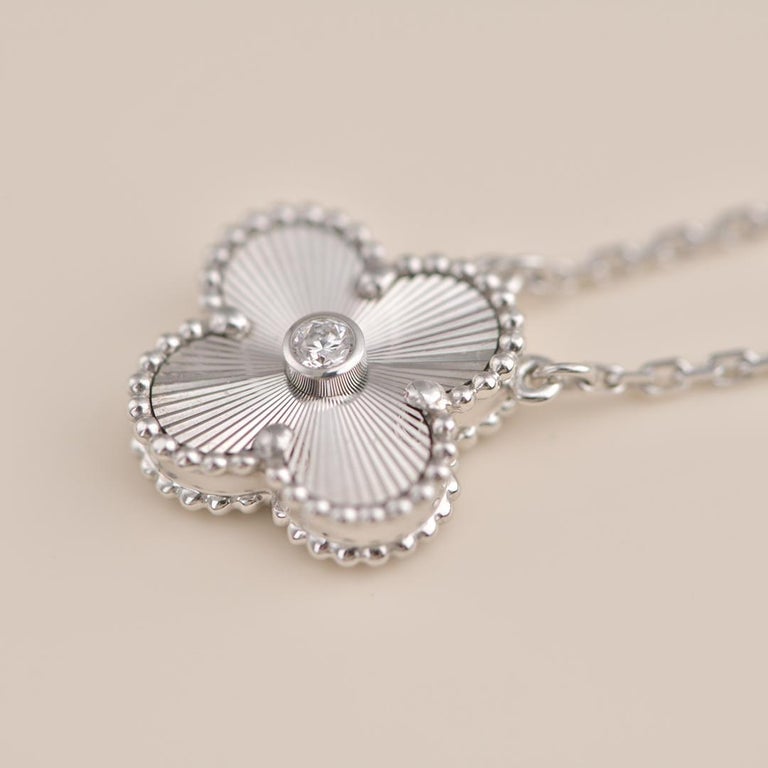 [Topon Jewelry]CLOVER  15MM DIAMOND LASER NECKLACE SILVER