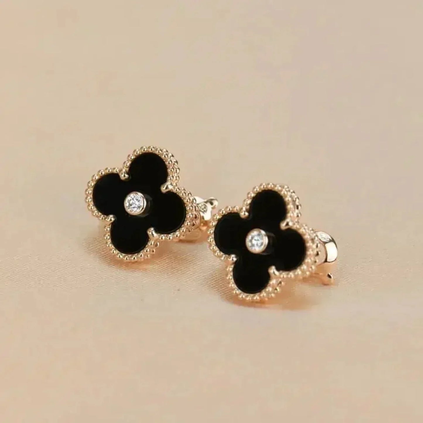 [Topon Jewelry]CLOVER MEDIUM 1 MOTIFS ONYX DIAMOND EARRINGS