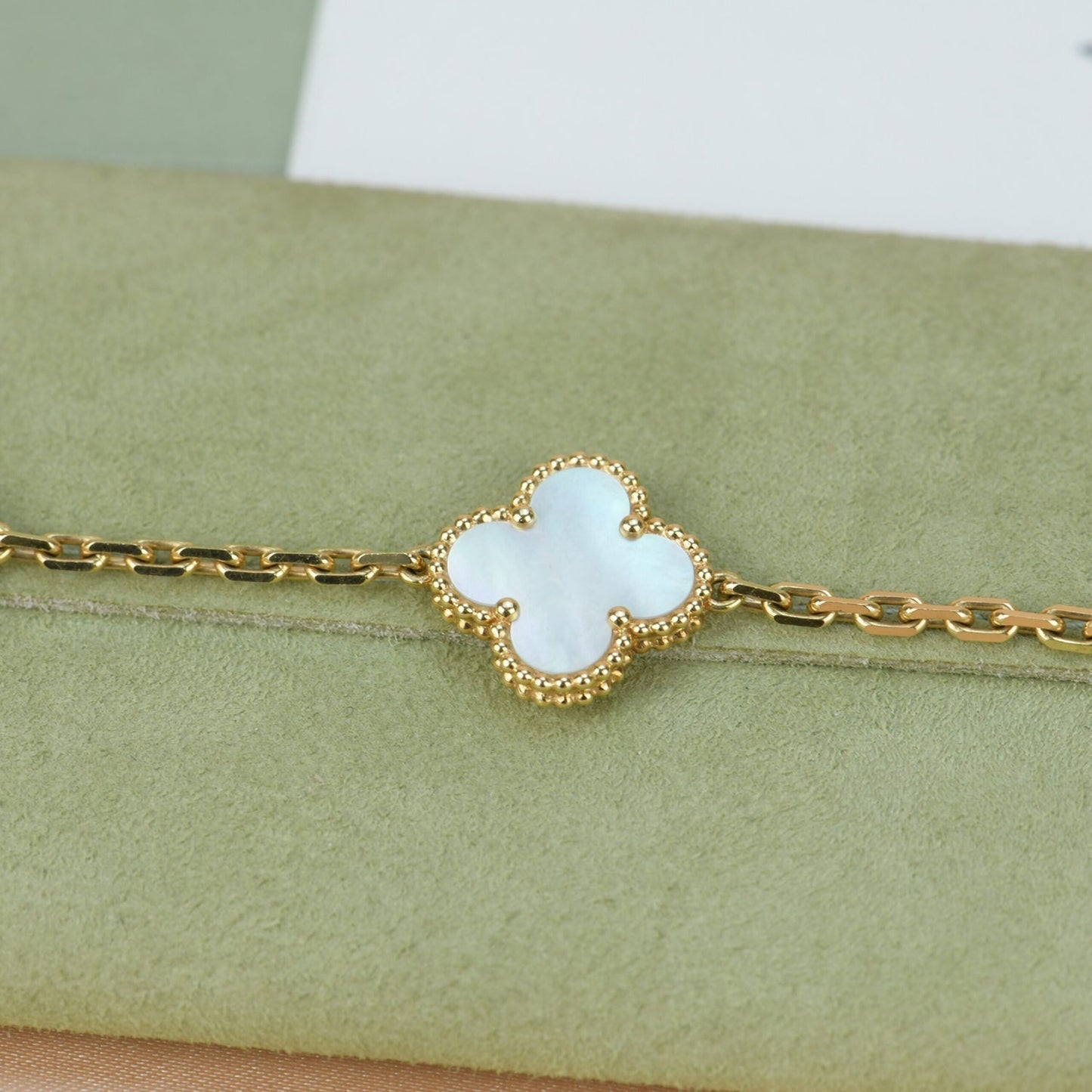 [Topon Jewelry]CLOVER  5 MOTIF WHITE MOP BRACELET