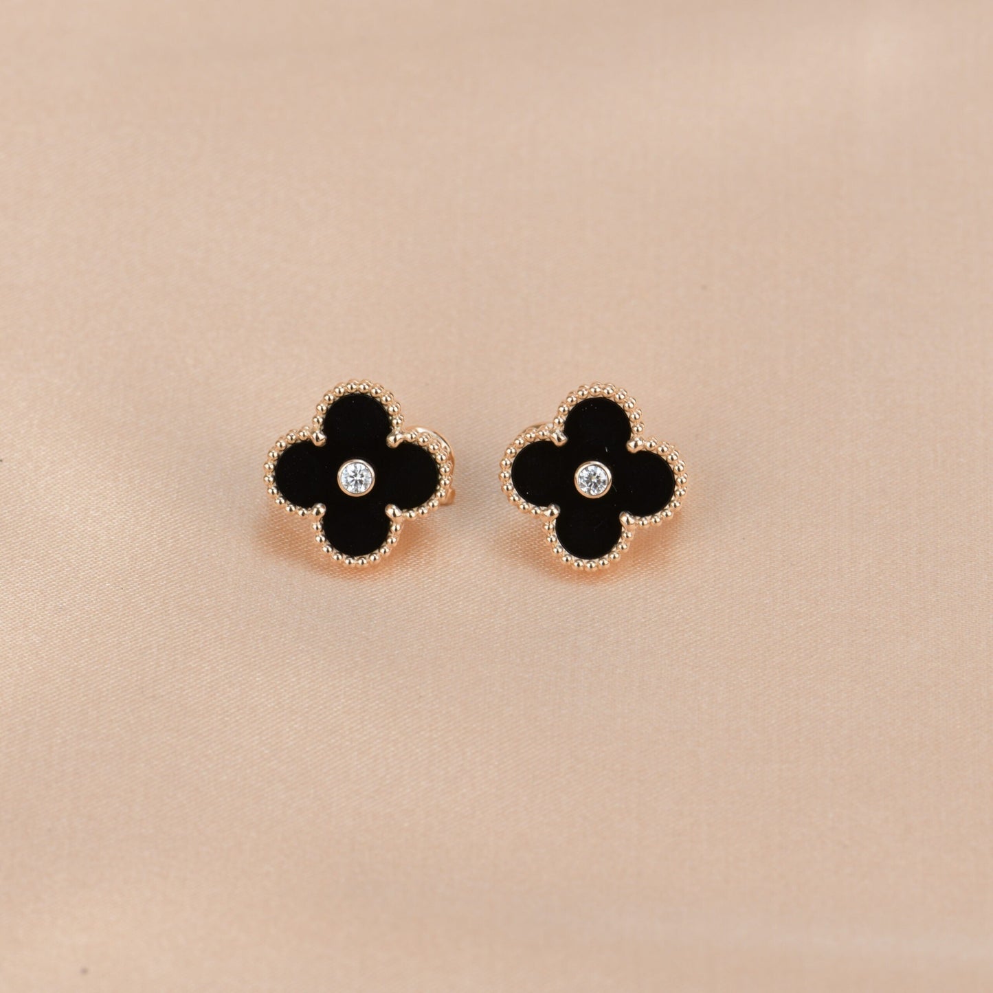 [Topon Jewelry]CLOVER MEDIUM 1 MOTIFS ONYX DIAMOND EARRINGS