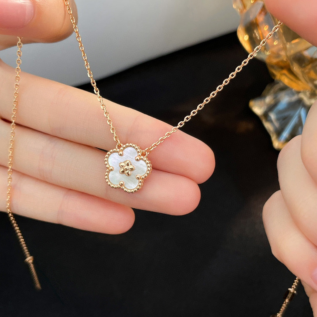 [Topon Jewelry]LUCKY  WHITE MOP  PLUM BLOSSOM NECKLACE