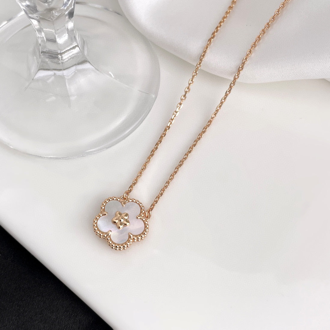 [Topon Jewelry]LUCKY  WHITE MOP  PLUM BLOSSOM NECKLACE