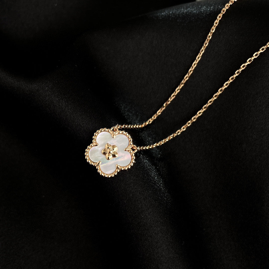 [Topon Jewelry]LUCKY  WHITE MOP  PLUM BLOSSOM NECKLACE