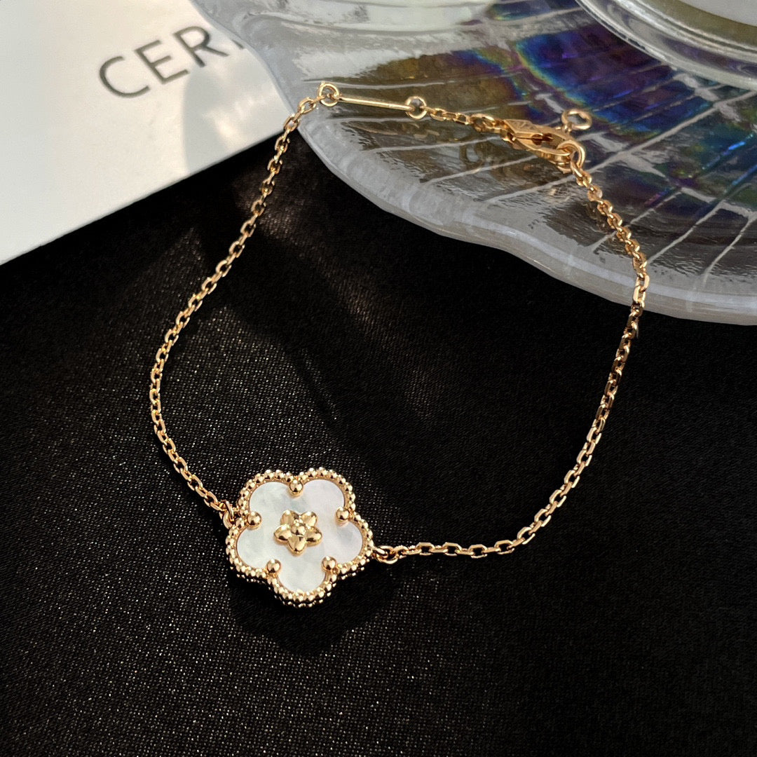 [Topon Jewelry]LUCKY WHITE MOP PLUM BLOSSOM  BRACELET