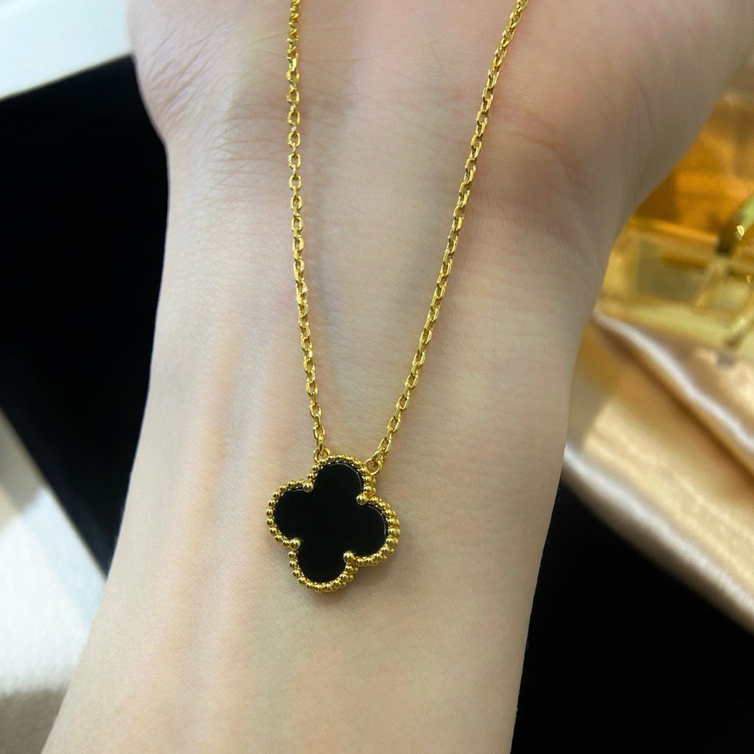 CLOVER 15MM BLACK ONYX SINGLE FLOWER NECKLACE