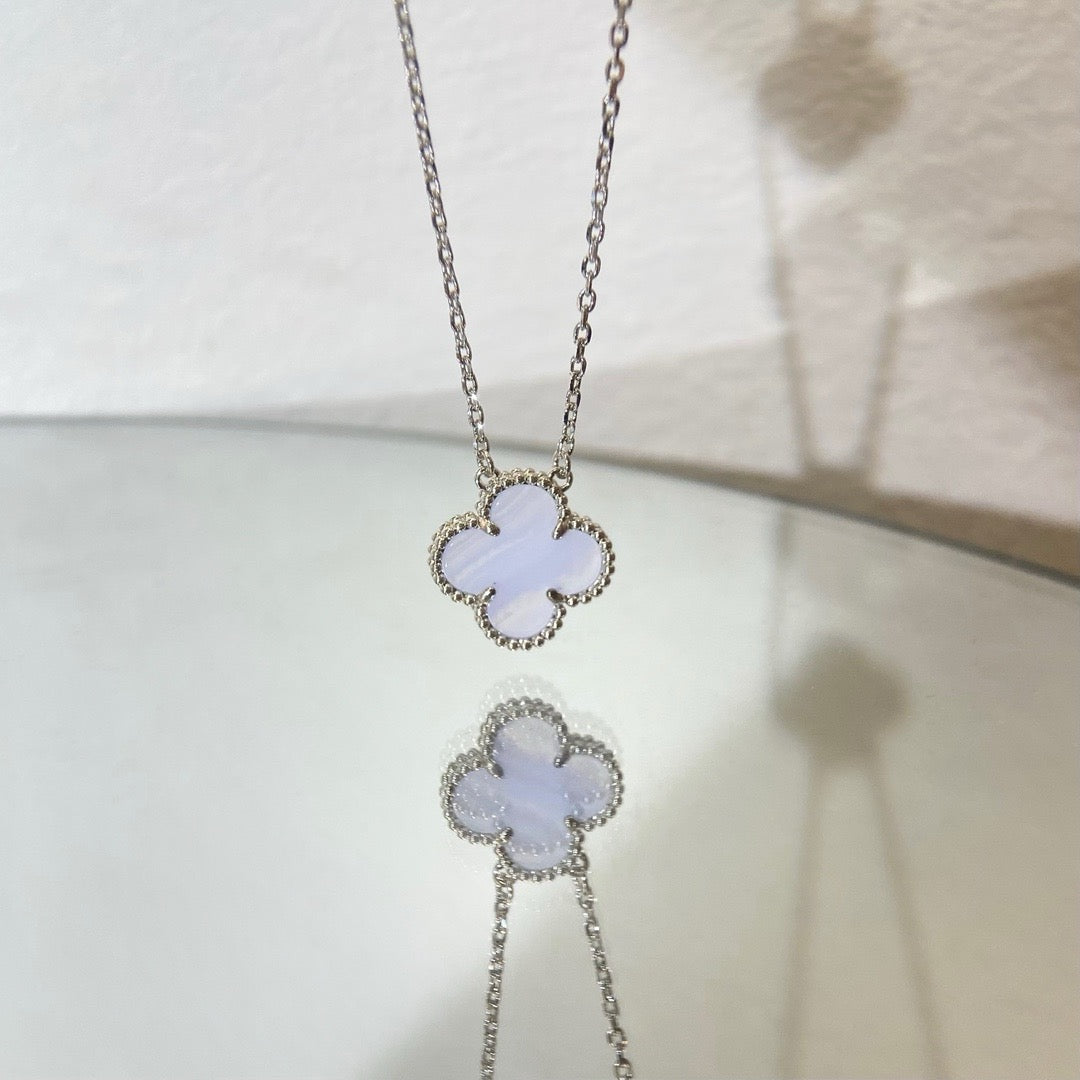 [Topon Jewelry]CLOVER 15MM BLUE CHALCEDONY NECKLACE SILVER