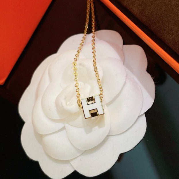 [Topon]H WHITE SQUARE GOLD NECKLACE