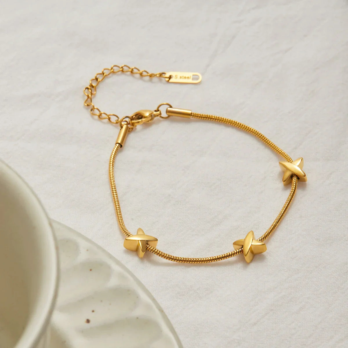 [Topon]Brienne Diamond Cross Herringbone Bracelet