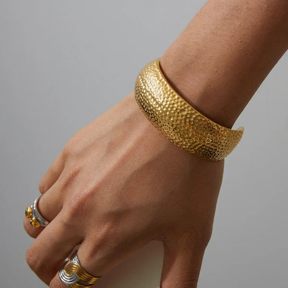 [Topon]Cheyenne Textured Gold Band