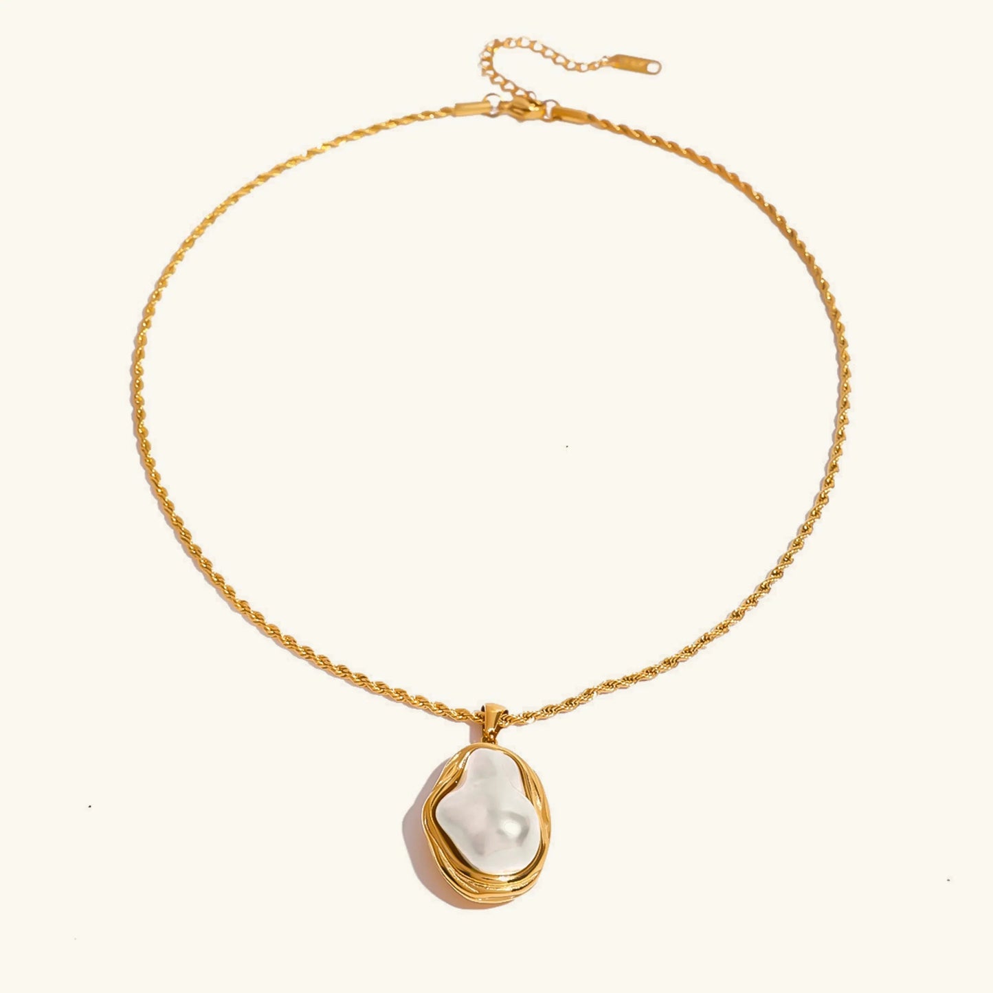 [Topon]Carly Mother Of Pearl Pendant