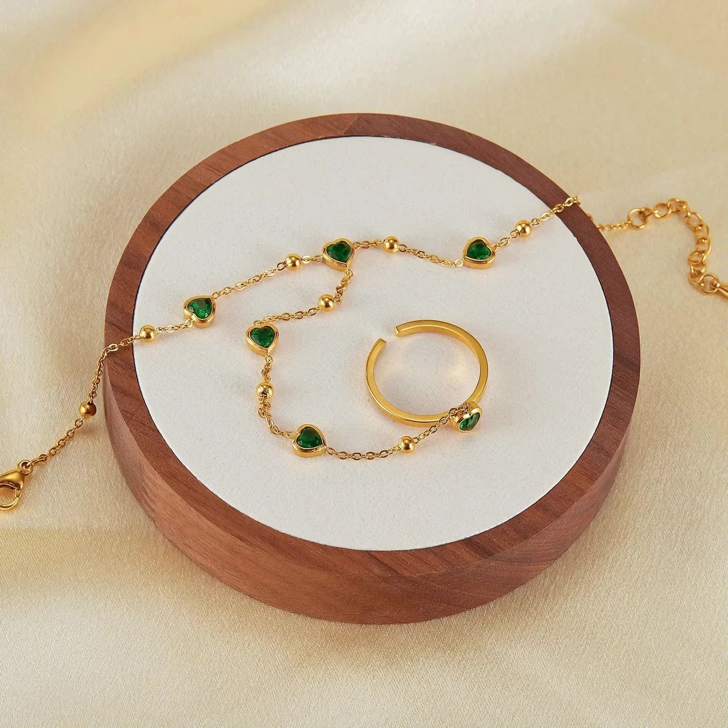 [Topon]Gladys Emerald Heart Hand Chain