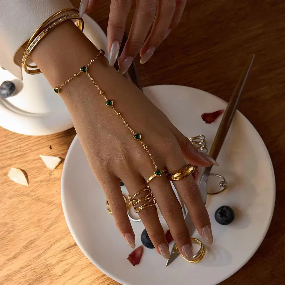 [Topon]Gladys Emerald Heart Hand Chain