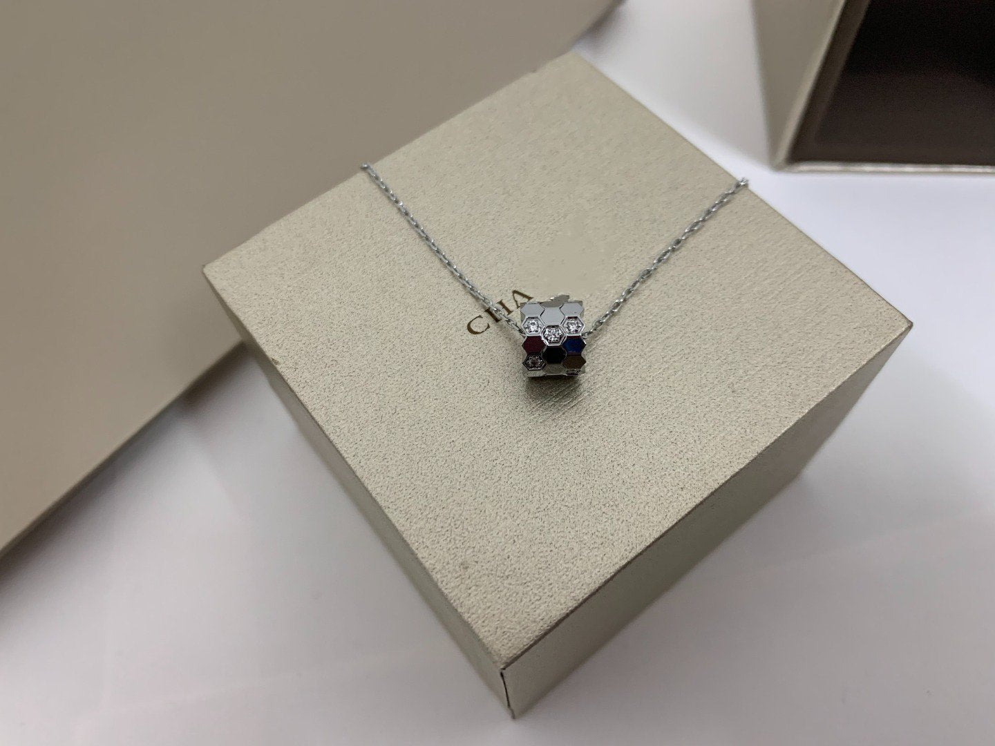 [Topon Jewelry]BEE LOVE DIAMOND NECKLACE