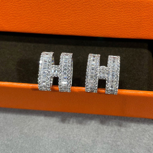 [Topon Jewelry]H STUD EARRINGS WITH SILVER DIAMONDS