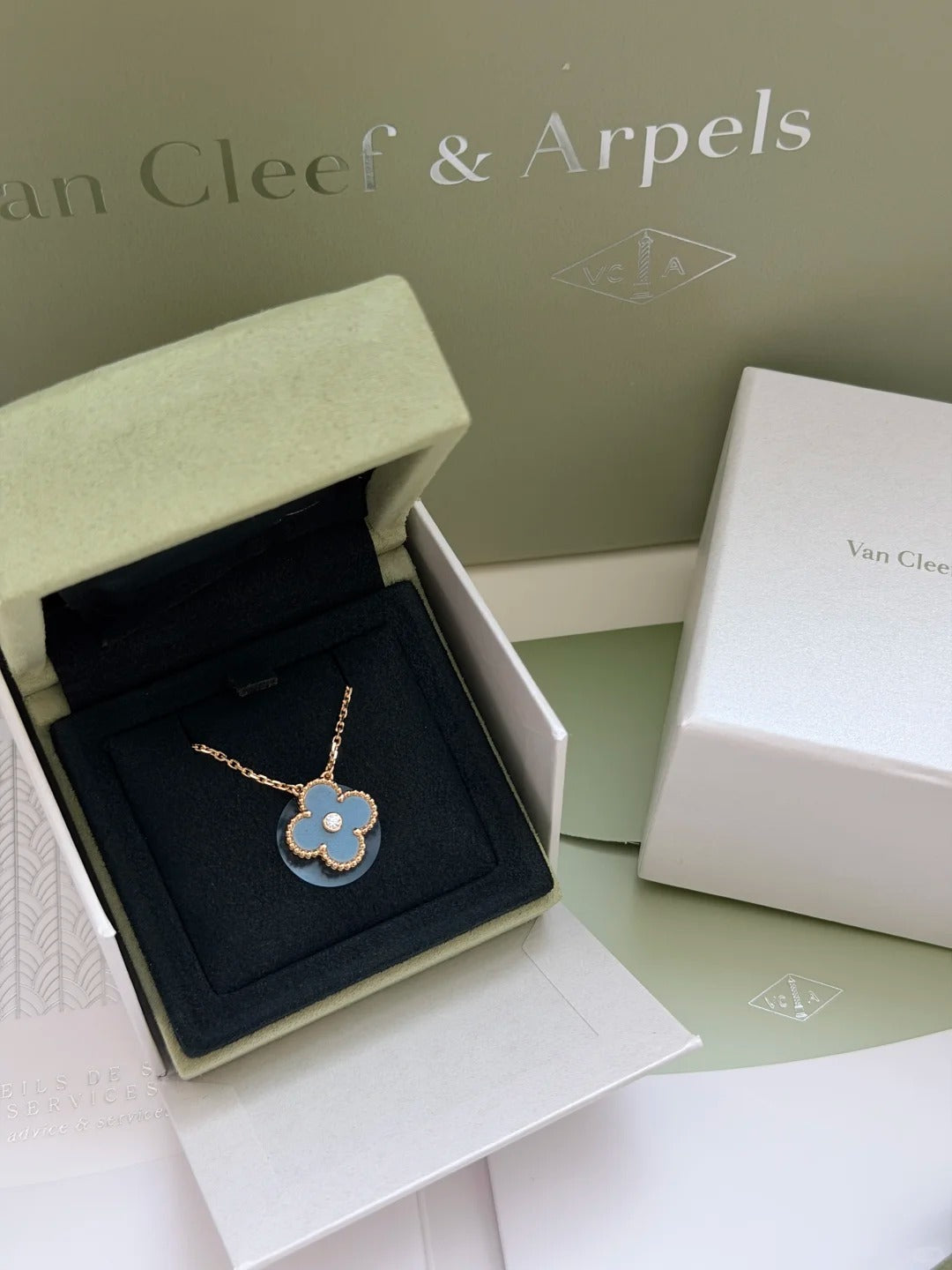 [TOPON] 2026 CLOVER 15MM CHRISTMAS LIMITED EDITION SINGLE FLOWER NECKLACE