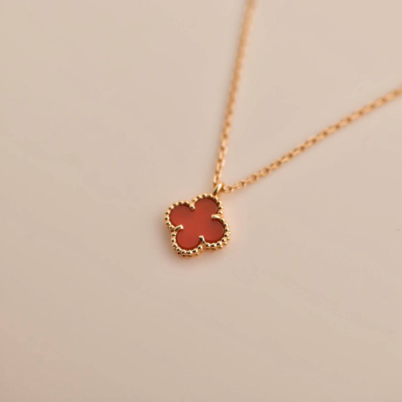 [Topon Jewelry]CLOVER MINI 9.5MM WHITE CARNELIANS NECKLACE